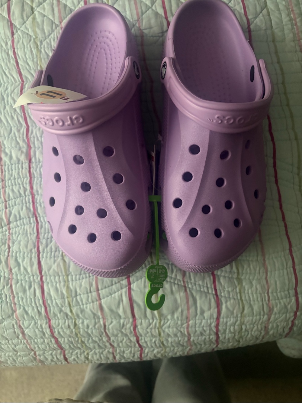 CROCS Classic Clog in Lavender Purple - Picture 2 of 3